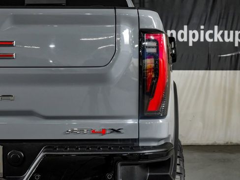 Used 2024 GMC Sierra 2500 AT4X image 42