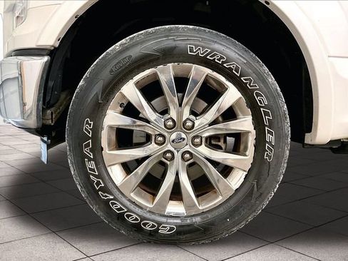 Used 2015 Ford F150 Lariat w/ Equipment Group 502A Luxury AWD/4WD image 8