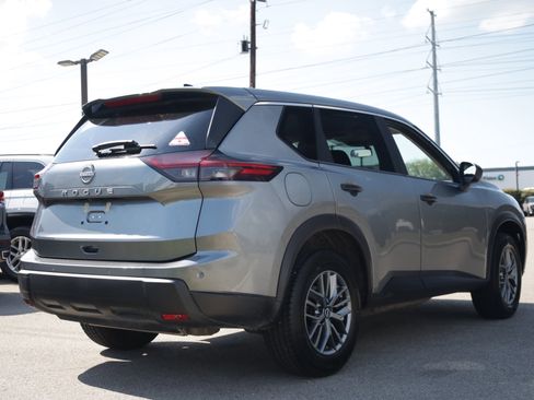 Used 2024 Nissan Rogue S FWD image 5