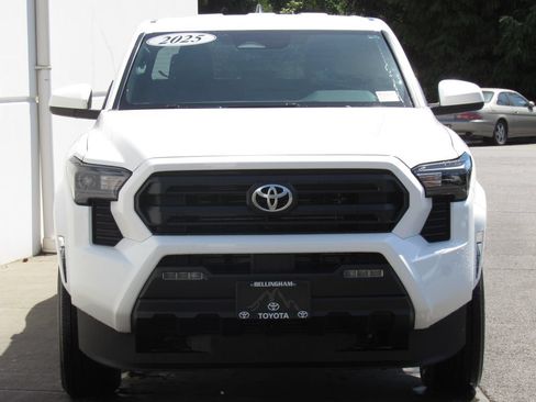 Certified 2025 Toyota Tacoma SR5 AWD/4WD image 3