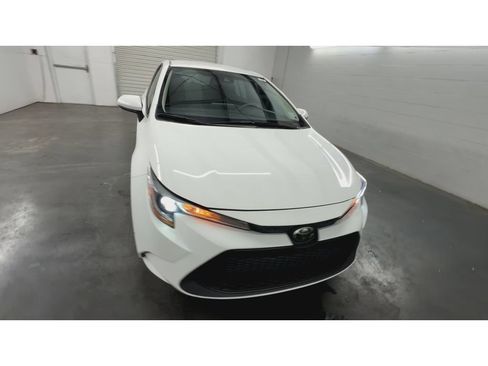 Used 2022 Toyota Corolla LE FWD image 3