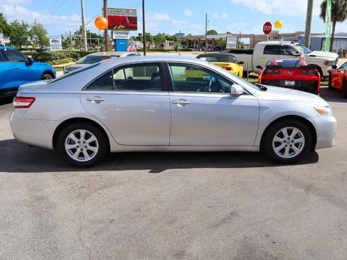 Used 2011 Toyota Camry LE FWD image 6