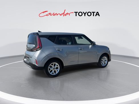 Used 2025 Kia Soul LX w/ LX Technology Package FWD image 8