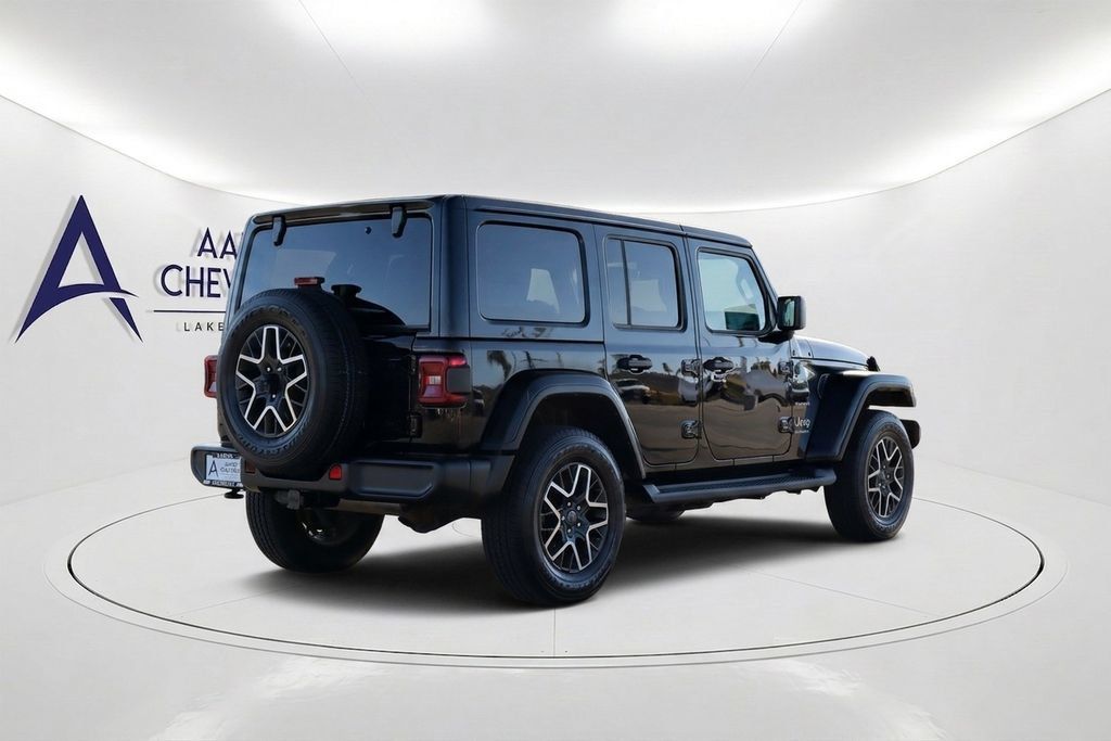 Used 2024 Jeep Wrangler Unlimited Sahara AWD/4WD image 4
