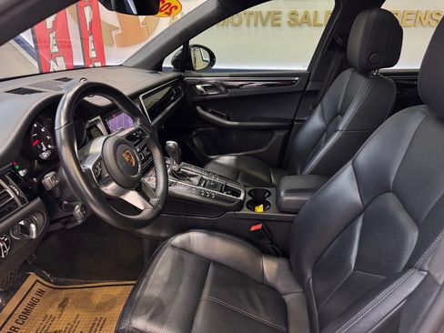 Used 2021 Porsche Macan AWD/4WD image 22