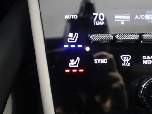 Used 2025 Porsche Cayenne image 23