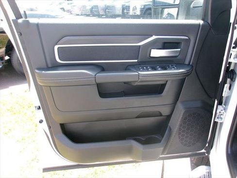 Certified 2025 RAM 2500 Big Horn AWD/4WD image 6