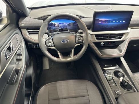 Used 2025 Ford Explorer ST-Line AWD/4WD image 16
