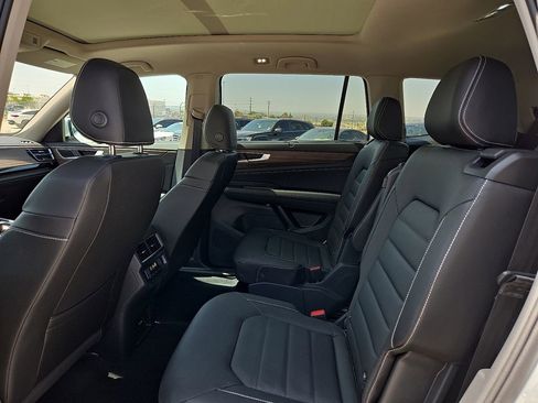 Certified 2025 Volkswagen Atlas SEL AWD/4WD image 16