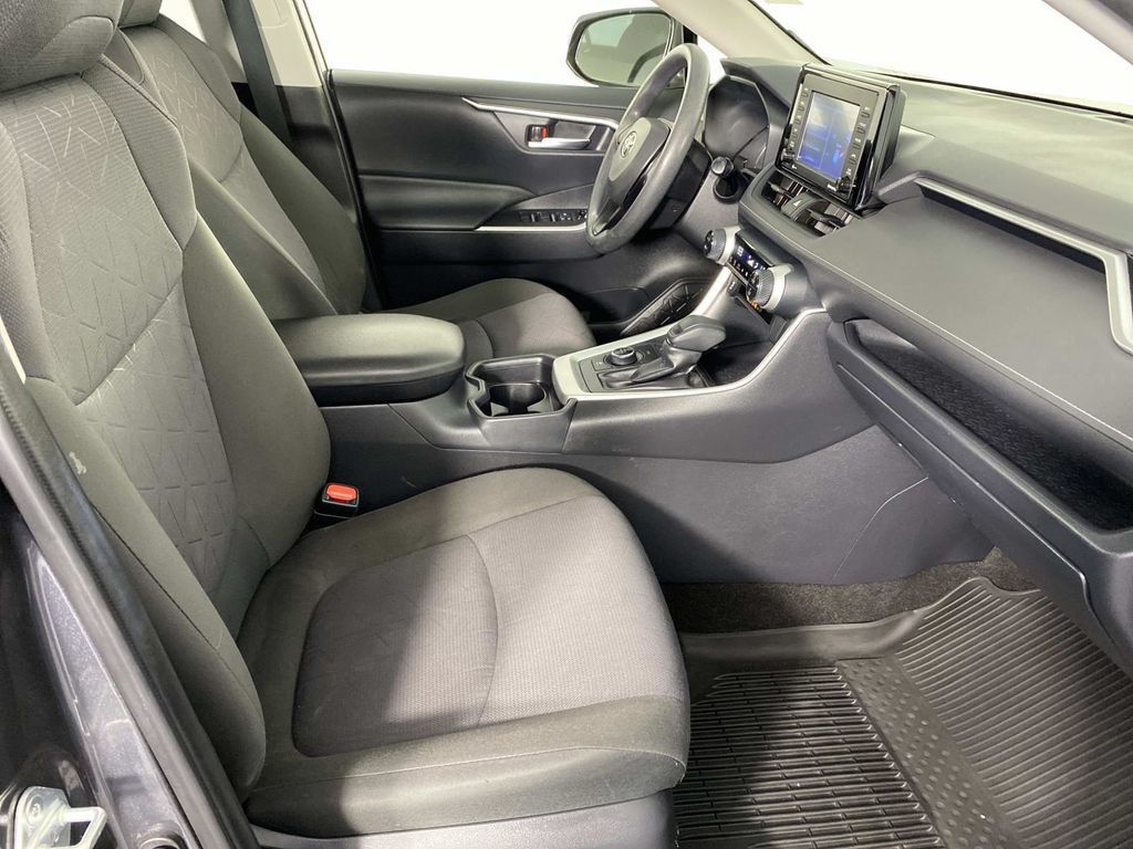 Used 2020 Toyota RAV4 XLE w/ Convenience Package AWD/4WD image 9