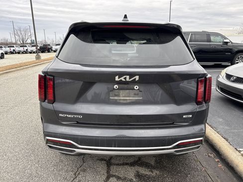 Used 2023 Kia Sorento EX image 9