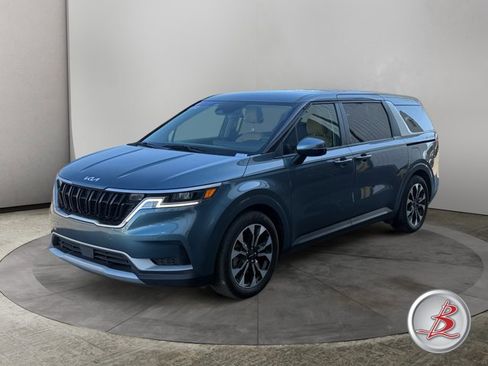 Used 2024 Kia Carnival EX image 2