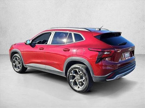 Used 2025 Chevrolet Trax LT FWD image 8