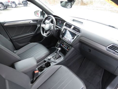 Used 2023 Volkswagen Tiguan SE R-Line image 14
