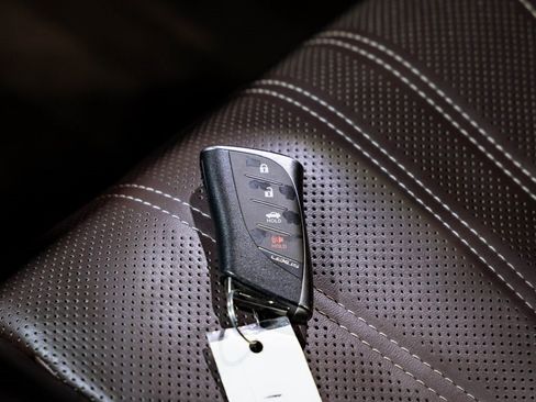 Used 2019 Lexus LS 500 image 12