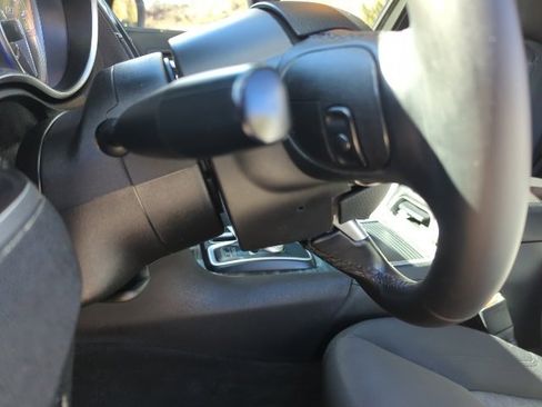 Used 2018 Chrysler 300 Touring w/ Chrome Appearance Package image 15