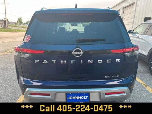 Used 2025 Nissan Pathfinder SL AWD/4WD image 32