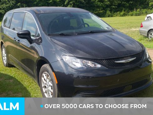 Used 2022 Chrysler Voyager LX FWD image 3