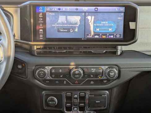 Used 2024 Jeep Wrangler Unlimited Sahara image 23