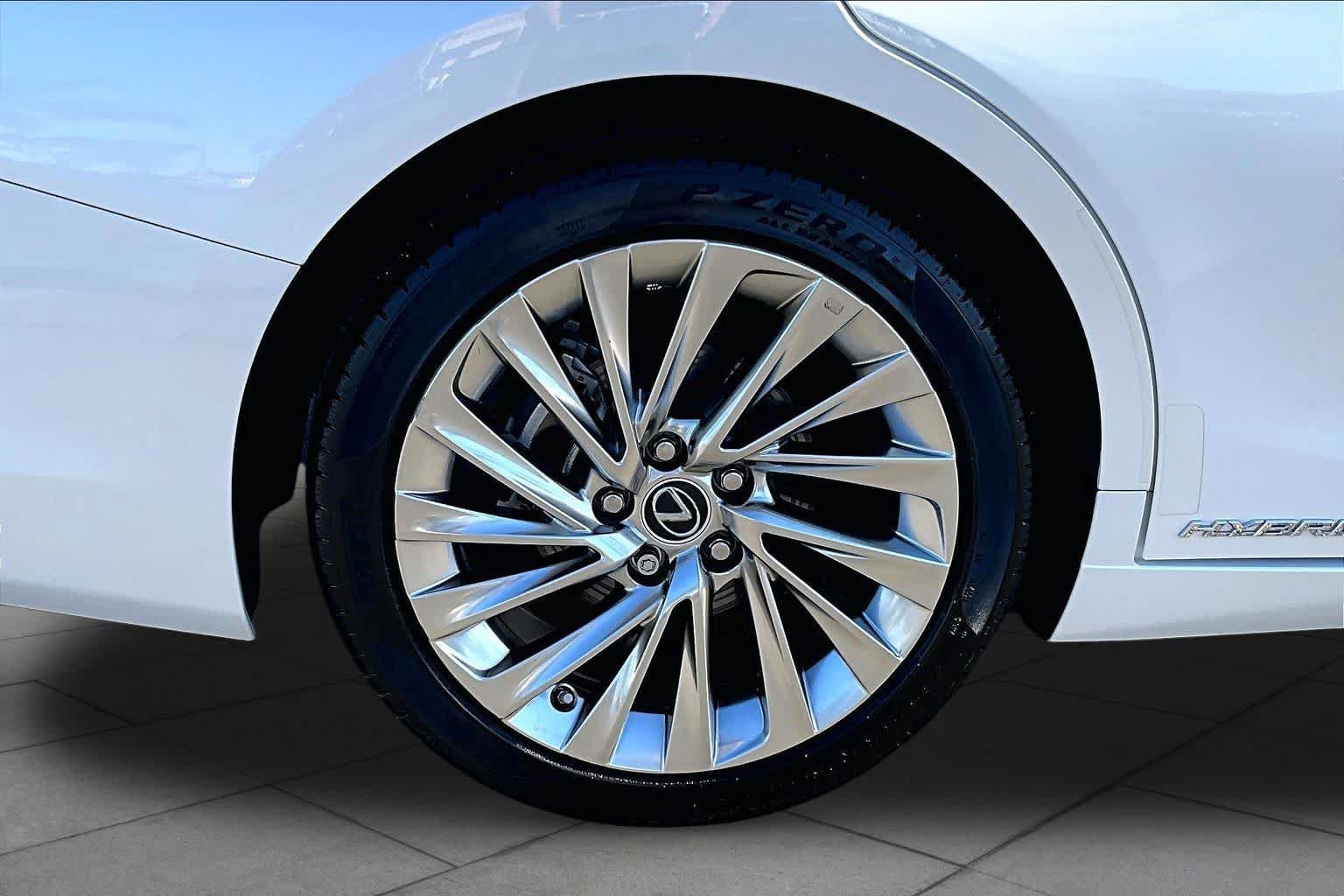 Used 2021 Lexus ES 300h w/ Accessory Package FWD image 10