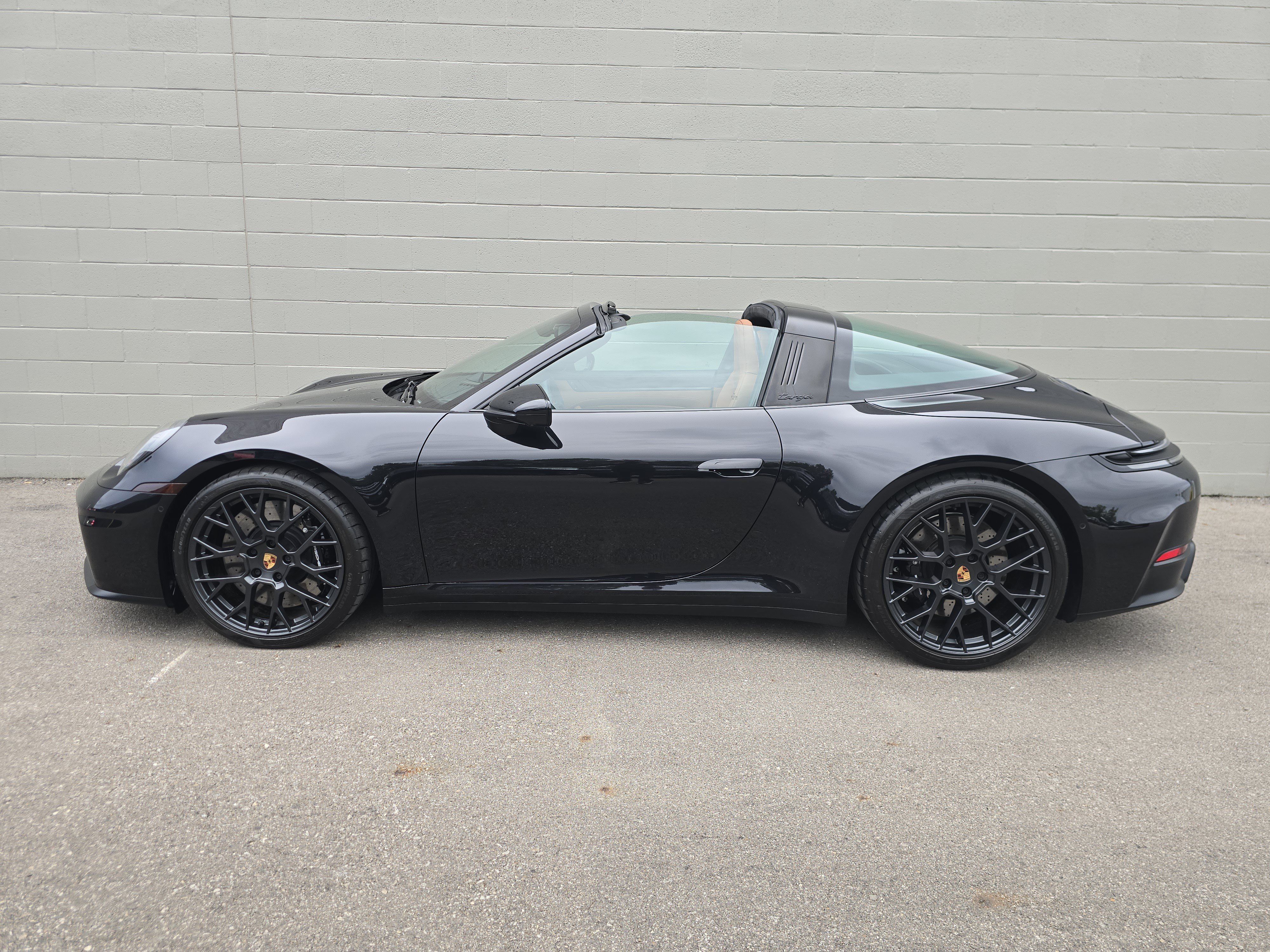 Certified 2025 Porsche 911 Targa 4 GTS AWD/4WD image 2