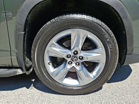 Used 2016 Toyota Highlander Limited AWD/4WD image 10