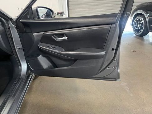 Used 2024 Nissan Sentra SV FWD image 13