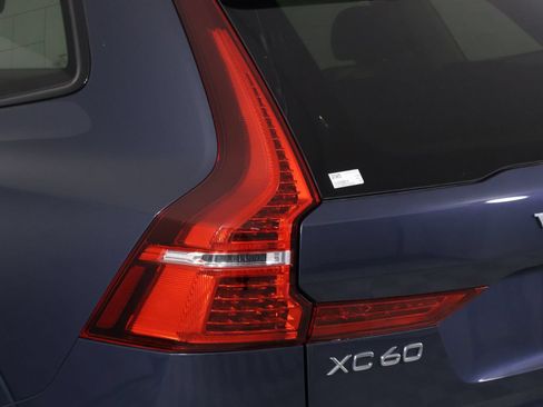 Used 2023 Volvo XC60 B5 Plus w/ Climate Package AWD/4WD image 18