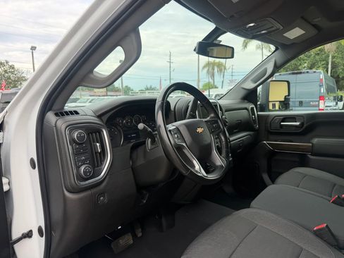 Used 2023 Chevrolet Silverado 2500 LT AWD/4WD image 11