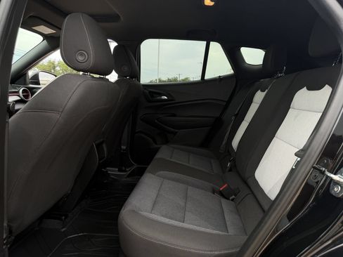 Used 2024 Chevrolet Trax RS w/ Sunroof Package FWD image 27