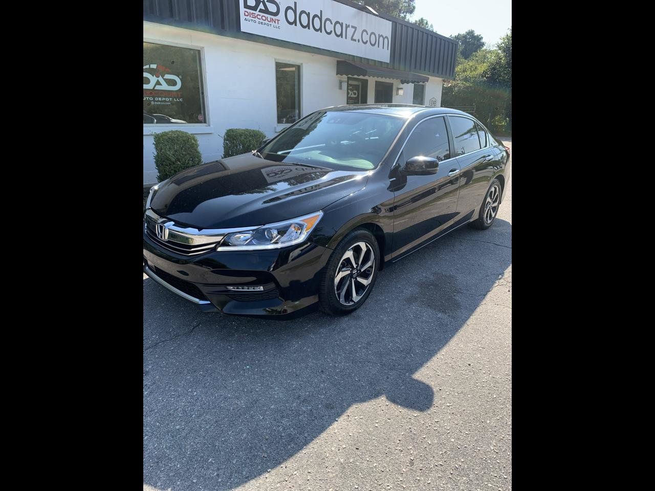 Used 2017 Honda Accord EX image 1
