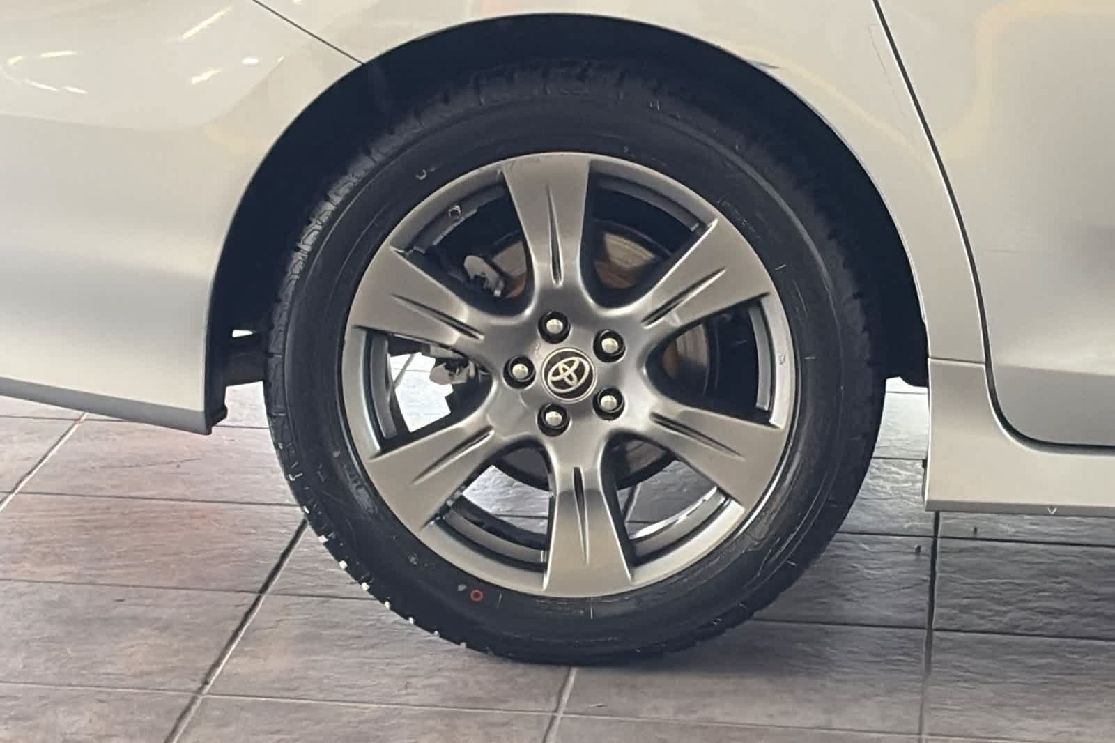 Used 2020 Toyota Sienna SE w/ Preferred Accessory Package FWD image 30