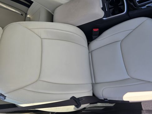 Used 2023 Chrysler 300 Touring w/ Sport Appearance Package image 31