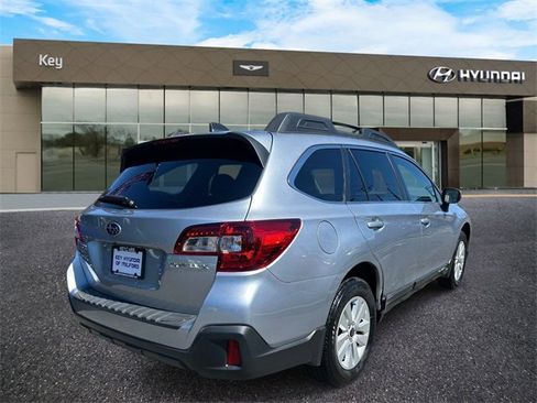 Used 2019 Subaru Outback 2.5i Premium image 6