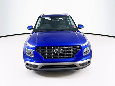 Used 2024 Hyundai Venue SEL FWD image 3