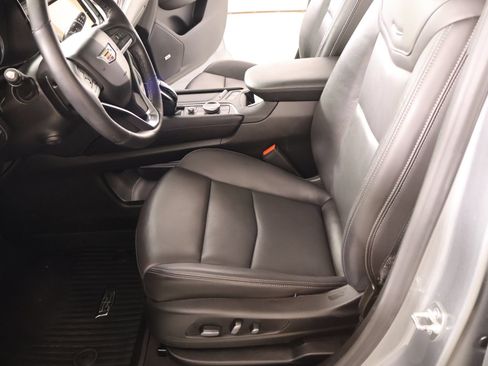 Used 2025 Cadillac XT6 Premium Luxury w/ Technology Package FWD image 11