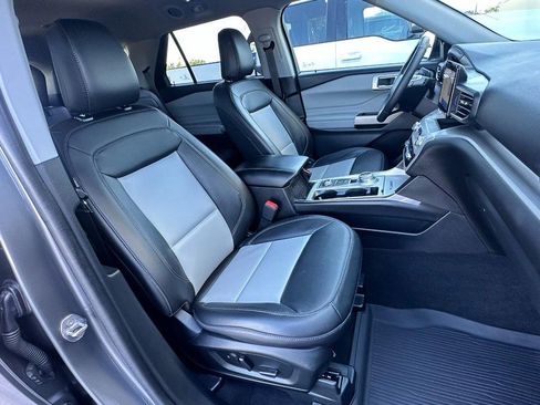 Used 2024 Ford Explorer XLT w/ Equipment Group 202A AWD/4WD image 15