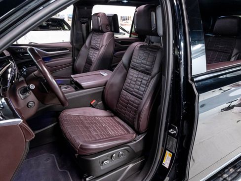 Used 2023 Cadillac Escalade ESV Sport Platinum AWD/4WD image 6