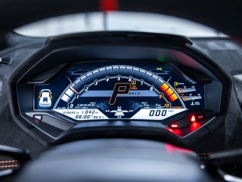 Used 2018 Lamborghini Huracan Performante AWD/4WD image 45