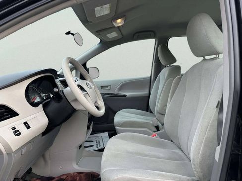 Used 2014 Toyota Sienna L FWD image 10