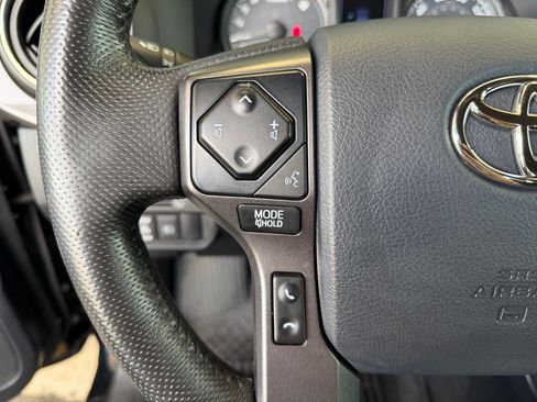 Used 2019 Toyota Tacoma TRD Sport AWD/4WD image 17