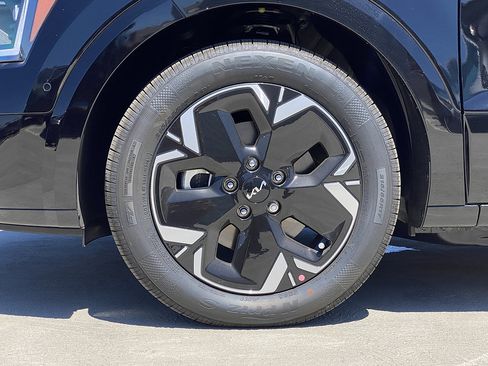 New 2026 Kia Niro Wave FWD image 10