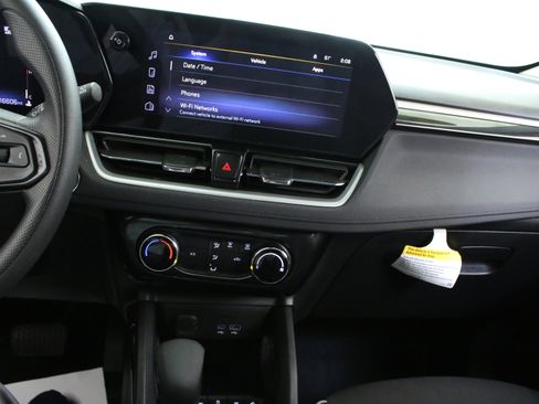 Used 2024 Chevrolet TrailBlazer LT w/ Driver Confidence Package FWD image 19