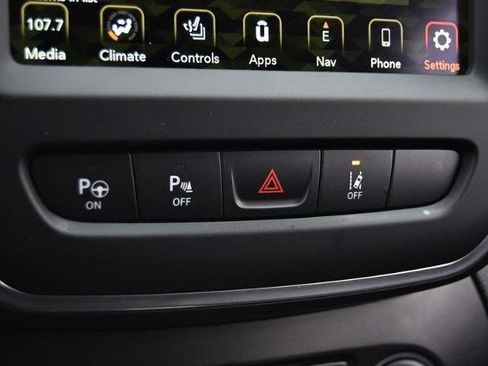 Used 2023 Jeep Cherokee Altitude Lux image 14