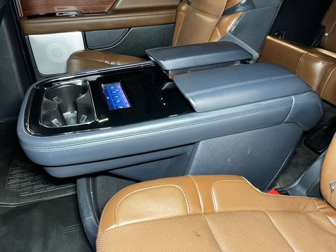 Used 2023 Lincoln Navigator Reserve image 36