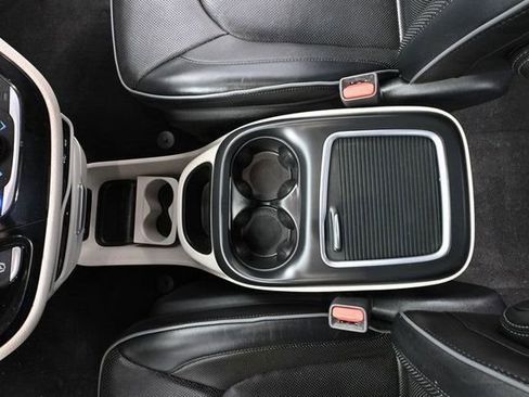 Used 2018 Chrysler Pacifica Limited w/ Advanced Safetytec Group FWD image 33