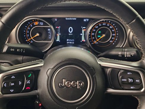 Used 2018 Jeep Wrangler Unlimited Sahara AWD/4WD image 8