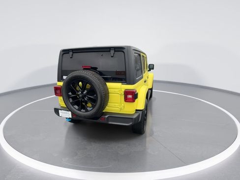 Used 2023 Jeep Wrangler Unlimited Sahara w/ Cold Weather Group AWD/4WD image 8