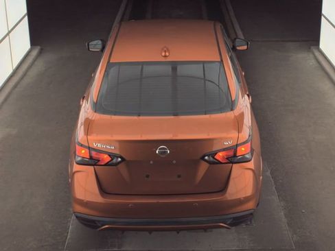 Used 2021 Nissan Versa SV image 2