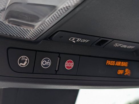 Used 2022 Chevrolet Equinox RS w/ RS Leather Package FWD image 27